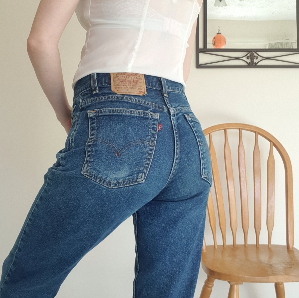 Vintage 560 Levi's mom jeans
